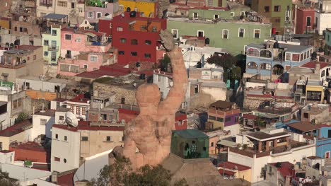 Mexico-Guanajuato-Hero-Statue-Looks-Over-City