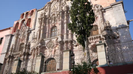 Mexiko-Guanajuato-Verzierte-Kirchenfassade