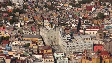 Mexico-Guanajuato-Zooms-On-University-Building