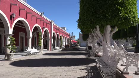 Mexiko-San-Julian-Zoomt-Auf-Einen-Brunnen-Neben-Einer-Arkade-Arc