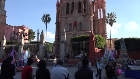 Mexiko-San-Miguel-Kippt-Nach-Oben-Mexiko-San-Miguel-Kippt-Nach-Oben-La-Parroquia-Kirche