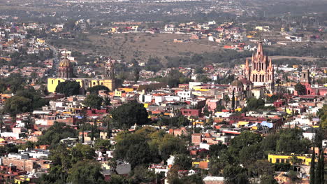 México-San-Miguel-Vista-De-La-Ciudad-Con-Dos-Iglesias