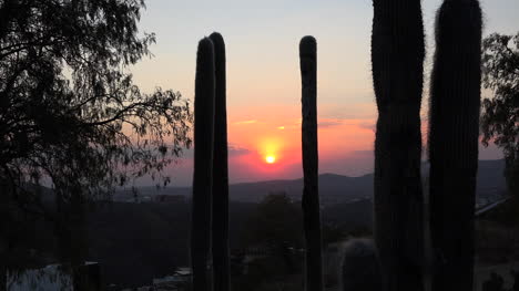 Mexiko-Zoomt-Auf-Strahlende-Sonne-Am-Abend