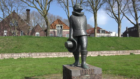 Netherlands-Schoonhoven-Historic-Dutchman-Statue