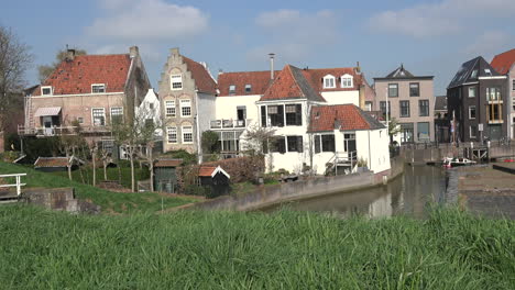 Niederlande-Schoonhoven-Häuser-Kanäle-Fahrräder-Schwenk-Rechts