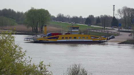 Países-Bajos-Schoonhoven-Cargando-Ferry