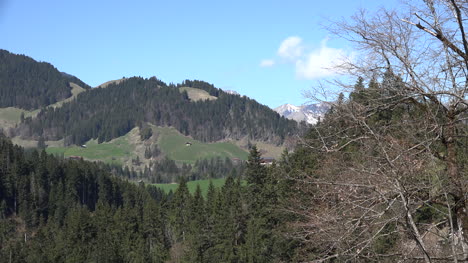 Vista-A-La-Montaña-Suiza-En-Primavera
