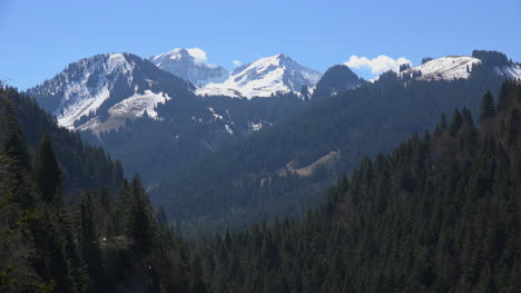 Verschneite-Gipfel-Der-Schweiz