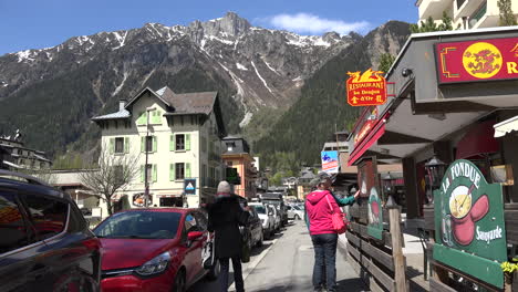 France-Chamonix-People-Checking-Out-Restaurant