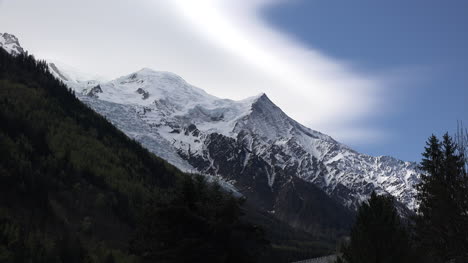 Francia-Mont-Blanc-Debajo-De-La-Nube-Acercar