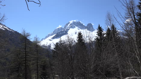 Frankreich-Blick-Auf-Den-Mont-Blanc-Mit-Bäumen-Vergrößern-Zoom