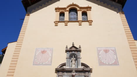 Frankreich-Fassade-Der-Kirche-In-Jausiers