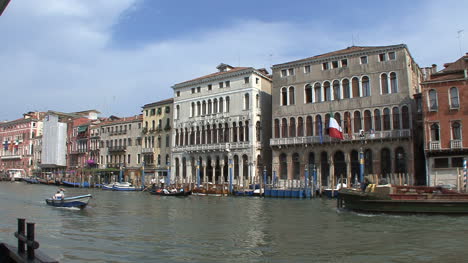 Venice-palaces-on-the-Grand-Canal