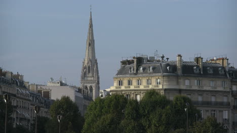 Pariser-Kirche-Und-Gebäude