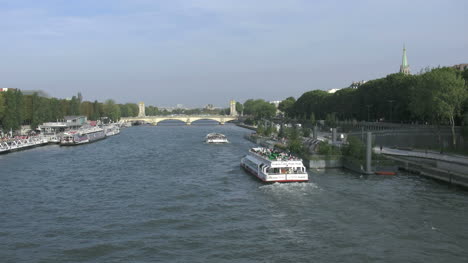 Paris-Seine-Mit-Zwei-Booten