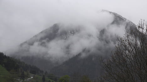 Austria-cloud-covers-peak-time-lapse