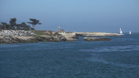 California-Santa-Cruz-lighthouse-and-sailboats