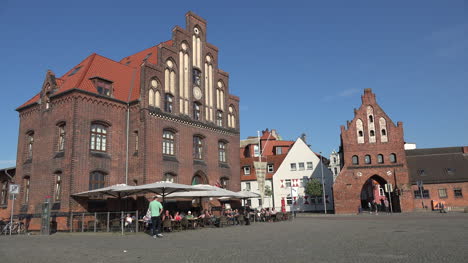 Germany-Wismar-buildings-by-the-harbor-with-sidewalk-cafe