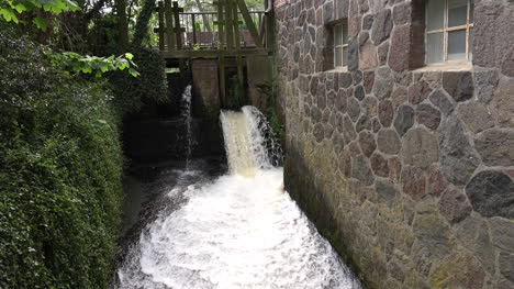 Germany-water-from-mill-wheel-zoom-in
