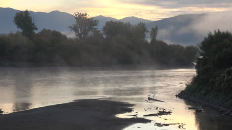 Idaho-mist-rising-at-dawn-on-a-river-with-birds