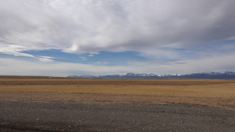 Montana-Rockies-In-Der-Ferne-Unter-Wolken