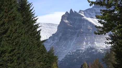 Montana-dramatic-mountains-with-a-tree-frame