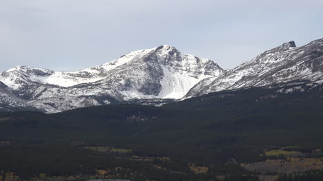 Pico-Nevado-De-Montana-En-Glacier-Park