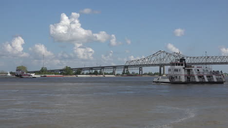 Ferry-De-Nueva-Orleans-En-El-Mississippi