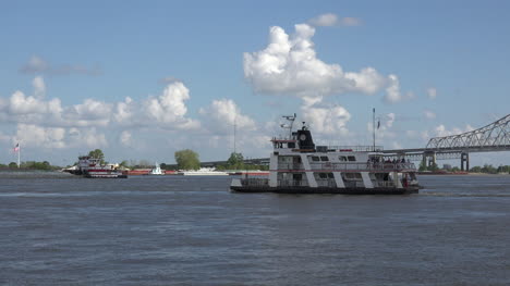 New-Orleans-Fähre-überquert-Mississippi