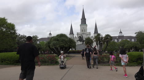 New-Orleans-man-at-Jackson-Square