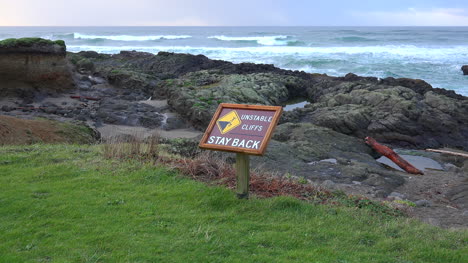 Oregon-coastal-danger-sign-zoom-in