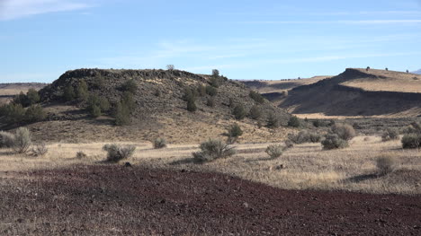 Oregon-craters-in-volcanic-landscape