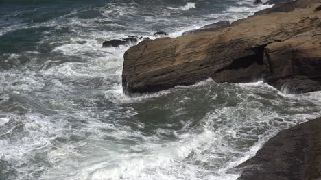 Oregon-waves-on-sandstone-rocks