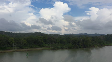 Panama-Wolken-über-Regenwald