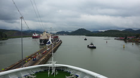 Panama-Schiff-Verlässt-Schleusen-Im-Zeitraffer