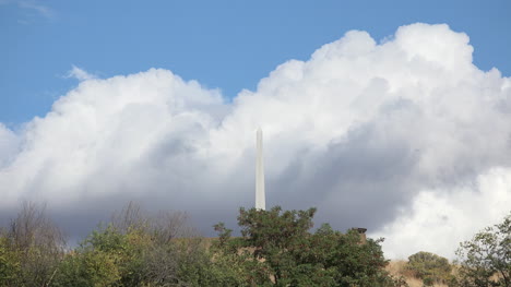 Washington-Nube-Sobre-El-Monumento-De-Whitman