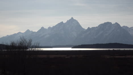 Wyoming-view-of-Tetons-in-afternoon