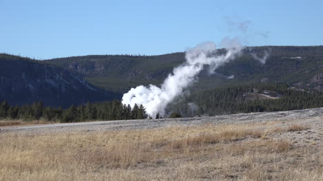 Yellowstone-Ferneruption-Im-Oberen-Geysirbecken