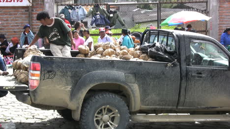 Ecuador-Dirty-pickup-truck