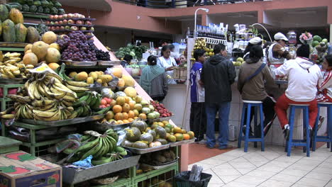 Ecuador-Inside-market-in-Ambato