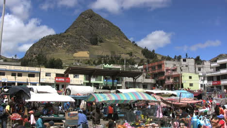Ecuador-Mountain-above-market