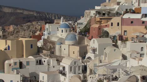 Santorini-zoom-out-from-Oia