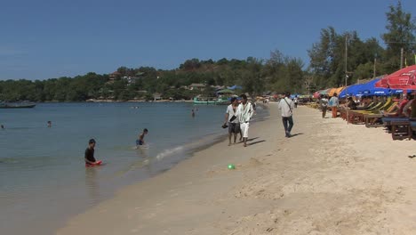 Cambodia-beach-with-people