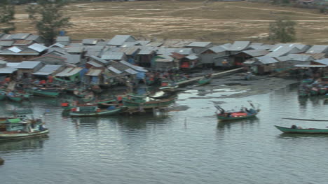 Cambodia-fishermen-and-boats