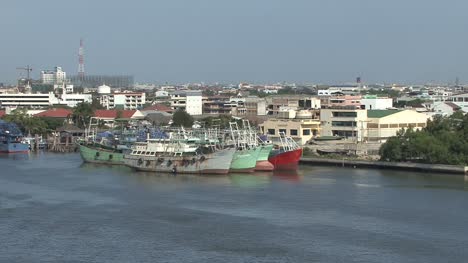 Fishing-boats-by-the-Chao-Phraya-River