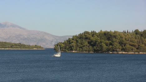 Lefkada-sailboat-in-bay-at-Nidri