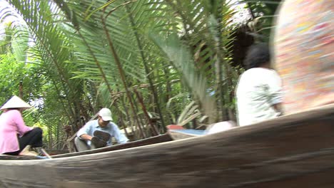 Vietnamese-in-canoes