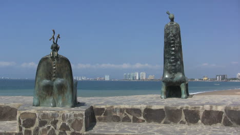 Mexico-Puerto-Vallarta-sculptures-on-the-malecon