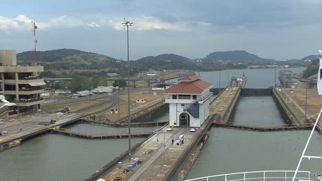 Panama-Canal-at-Miraflores-Locks