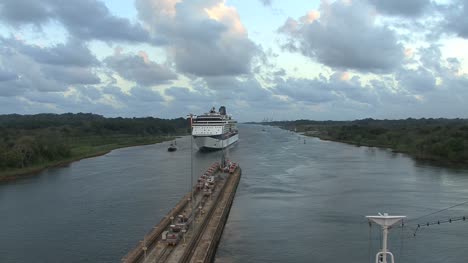 Panama-Canal-Ship-approaching-Gatun-Locks
